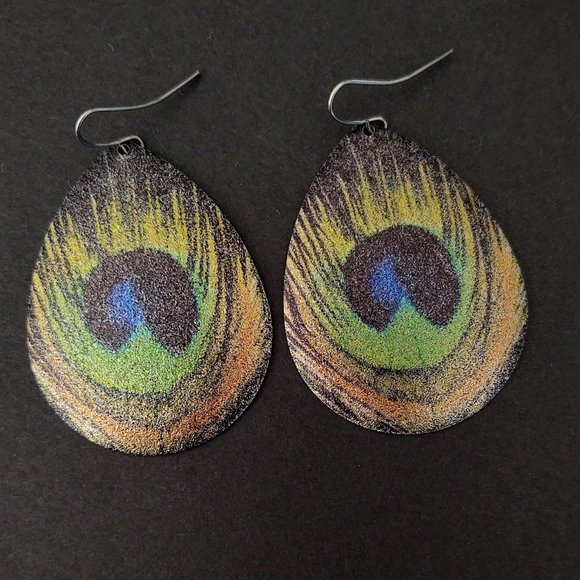 Peacock feather motif metal earrings - Picture 5 of 8